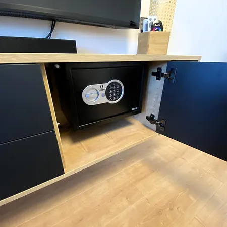 アパート G604 - Panoramas, Felujitott, Teljesen Felszerelt Lakas セーケシュフェヘールヴァール