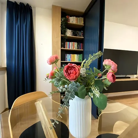 G604 - Panoramas, Felujitott, Teljesen Felszerelt Lakas Διαμέρισμα Székesfehérvár